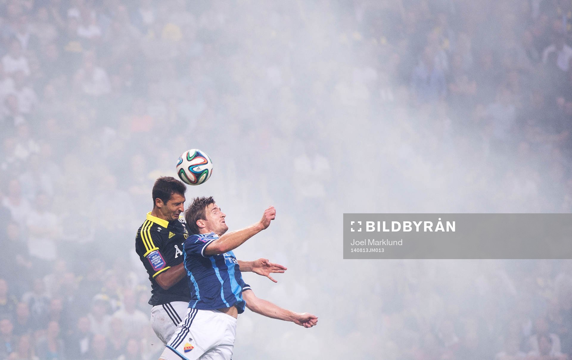 AIK:s Celso Borges och Djurgårdens Jesper Arvidsson i en luftduell under fotbollsmatchen i Allsvenskan mellan AIK och Djurgården den 13 augusti 2014 i Stockholm.