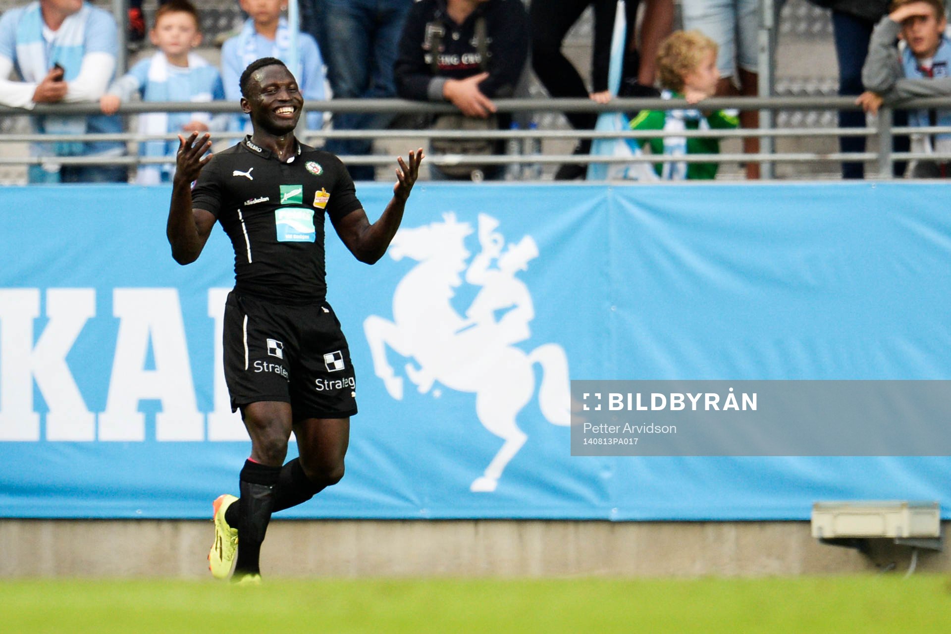 Örebros Alhassan Kamara  jublar