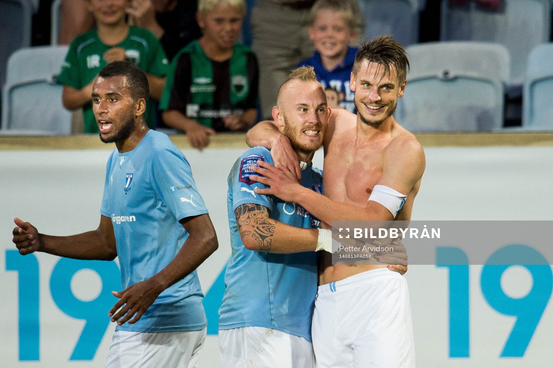 Malmö FFs Isaac Kiese Thelin (tv) Magnus Eriksson (m) och