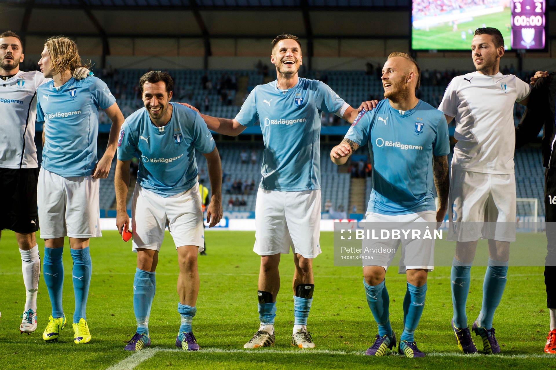 Malmö FFs Markus Rosenberg (m) är glad efter fotbollsmatchen i Allsvenskan mellan Malmö FF och Örebro den 13 augusti 2014 i Malmö.