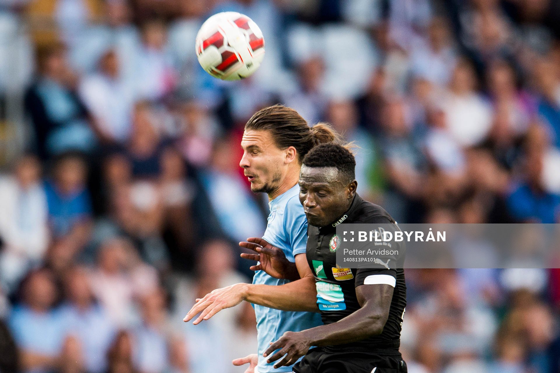 Malmö FFs Erik Johansson i nickduell med Örebros Alhassan