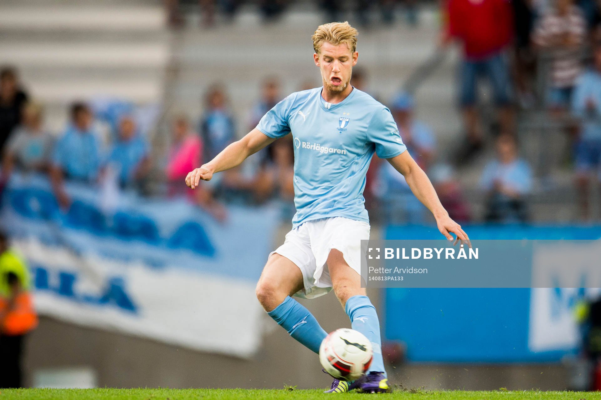 Malmö FFs Filip Helander slår en crossboll