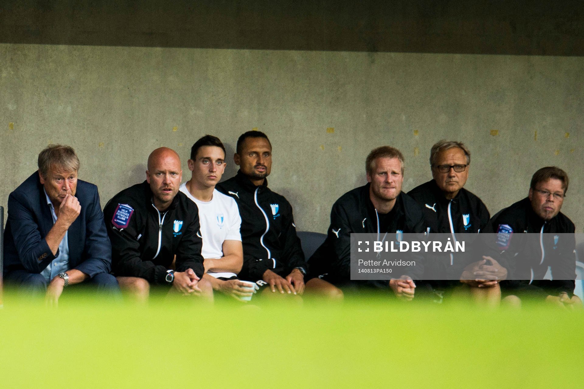 Malmö FFs bänk, från vänster tränare Åge Hareide,