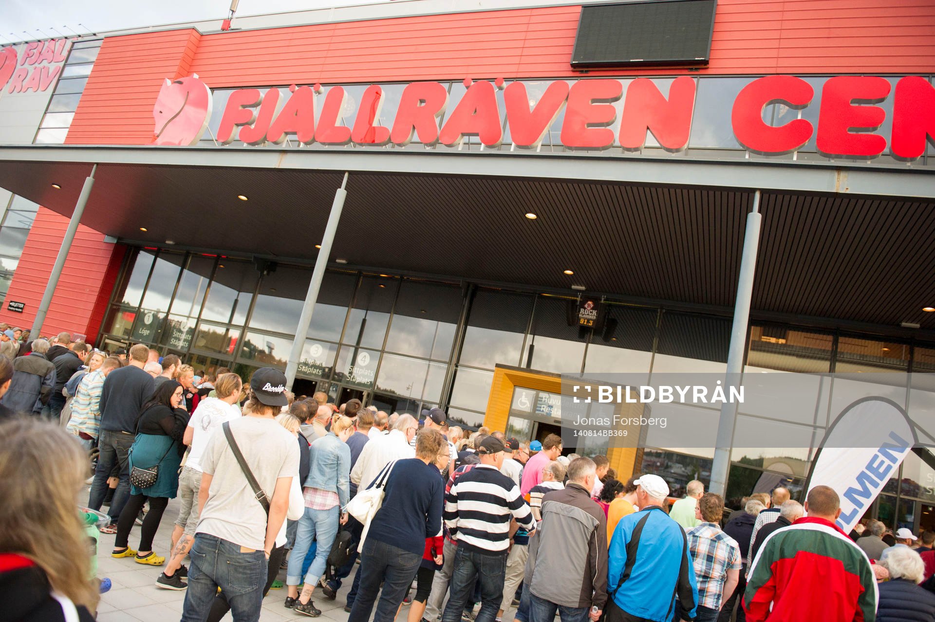 14 Brandlarmet utlöste just som matchen skulle börja och