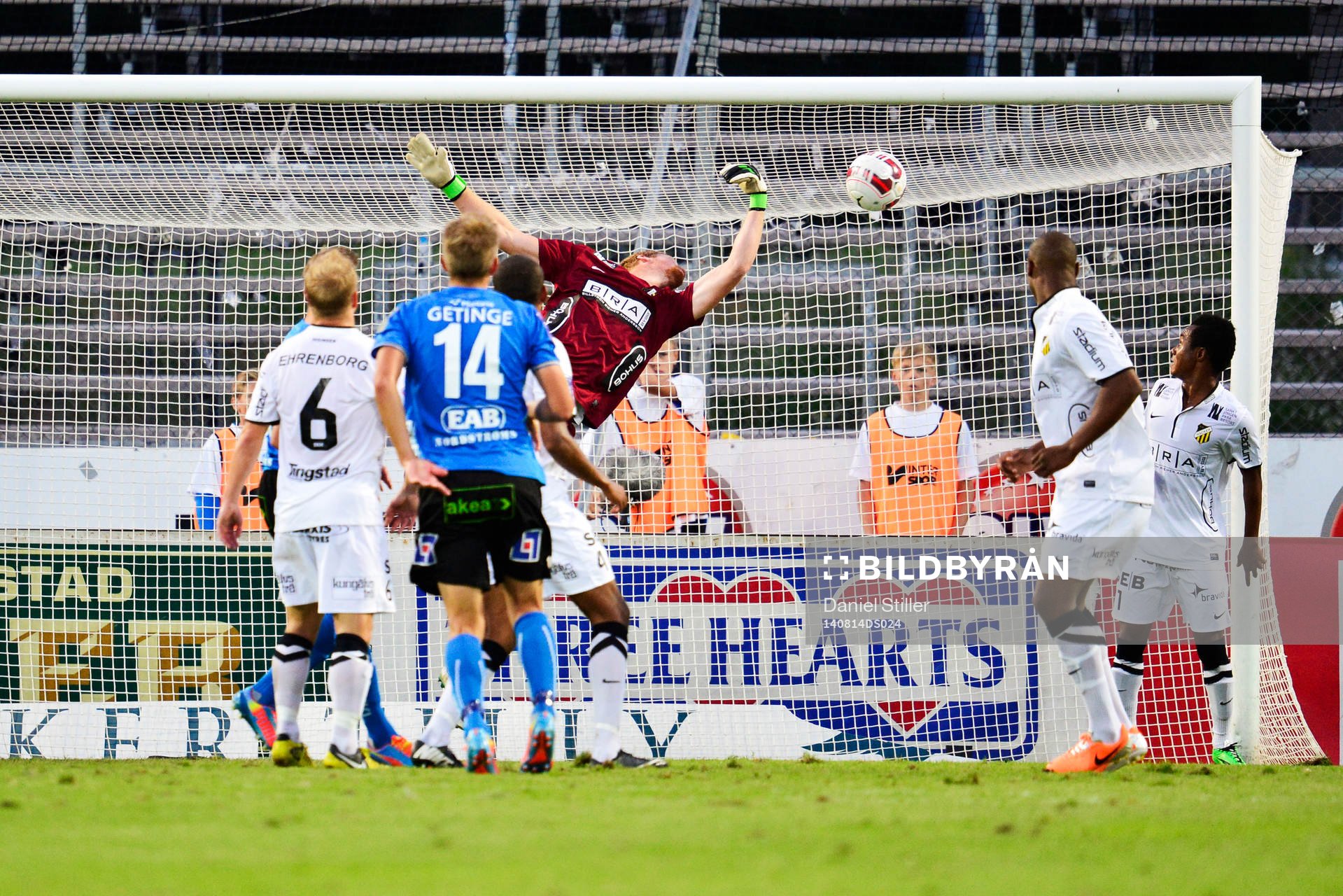 Halmstads Simon Silverholt gör 1-3 under fotbollsmatchen i Allsvenskan mellan Halmstad och Häcken den 14 augusti 2014 i Halmstad.