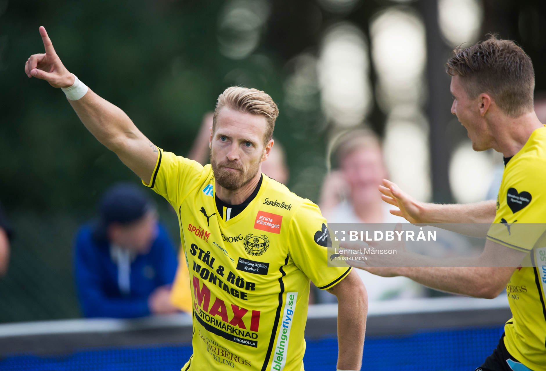 Mjällbys Christian Wilhelmsson har gjort 1-0 i
