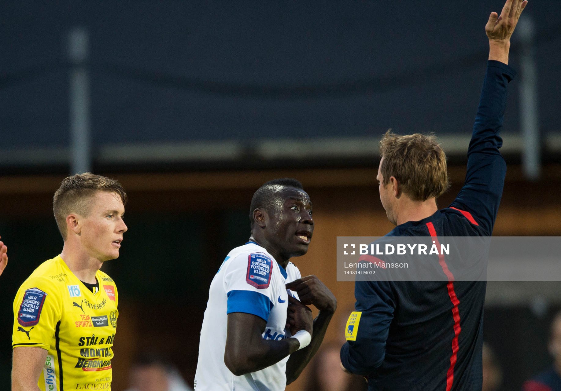 Norrköpings Alhaji Kamara vill ha straff, men istället