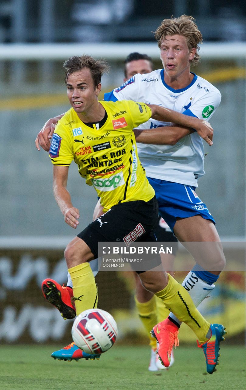 Norrköpings Alexander Fransson river nerMjällbys Andreas