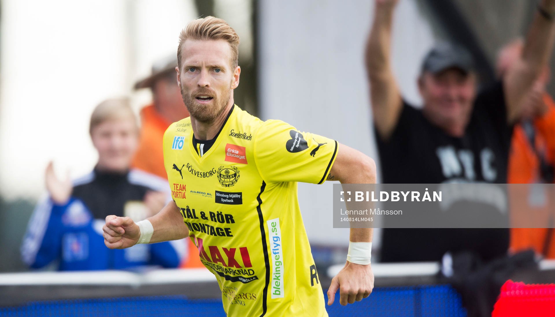 Mjällbys Christian Wilhelmsson har gjort 1-0 i