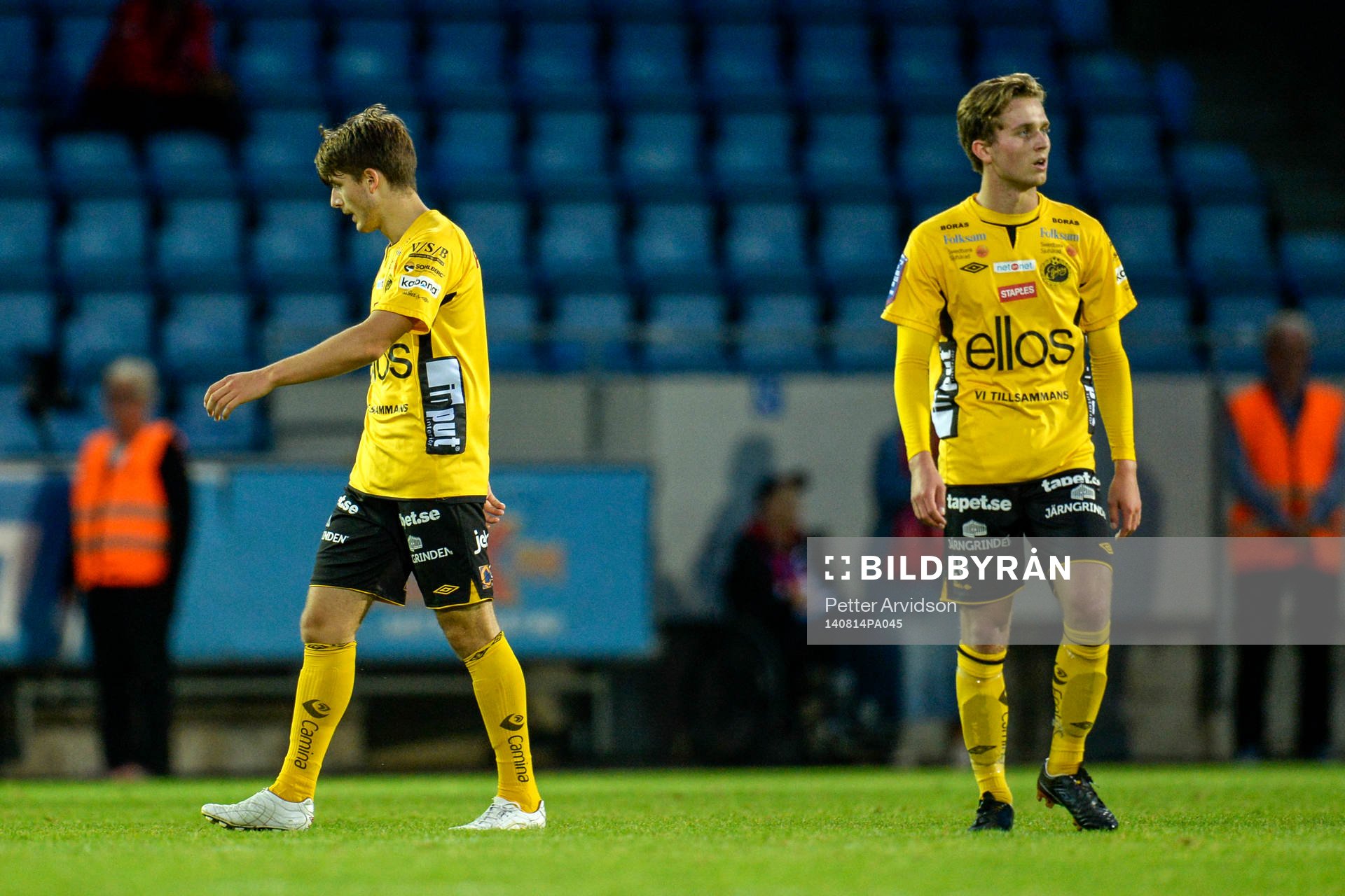 Elfsborgs Arber Zeneli och Adam Lundqvist deppar