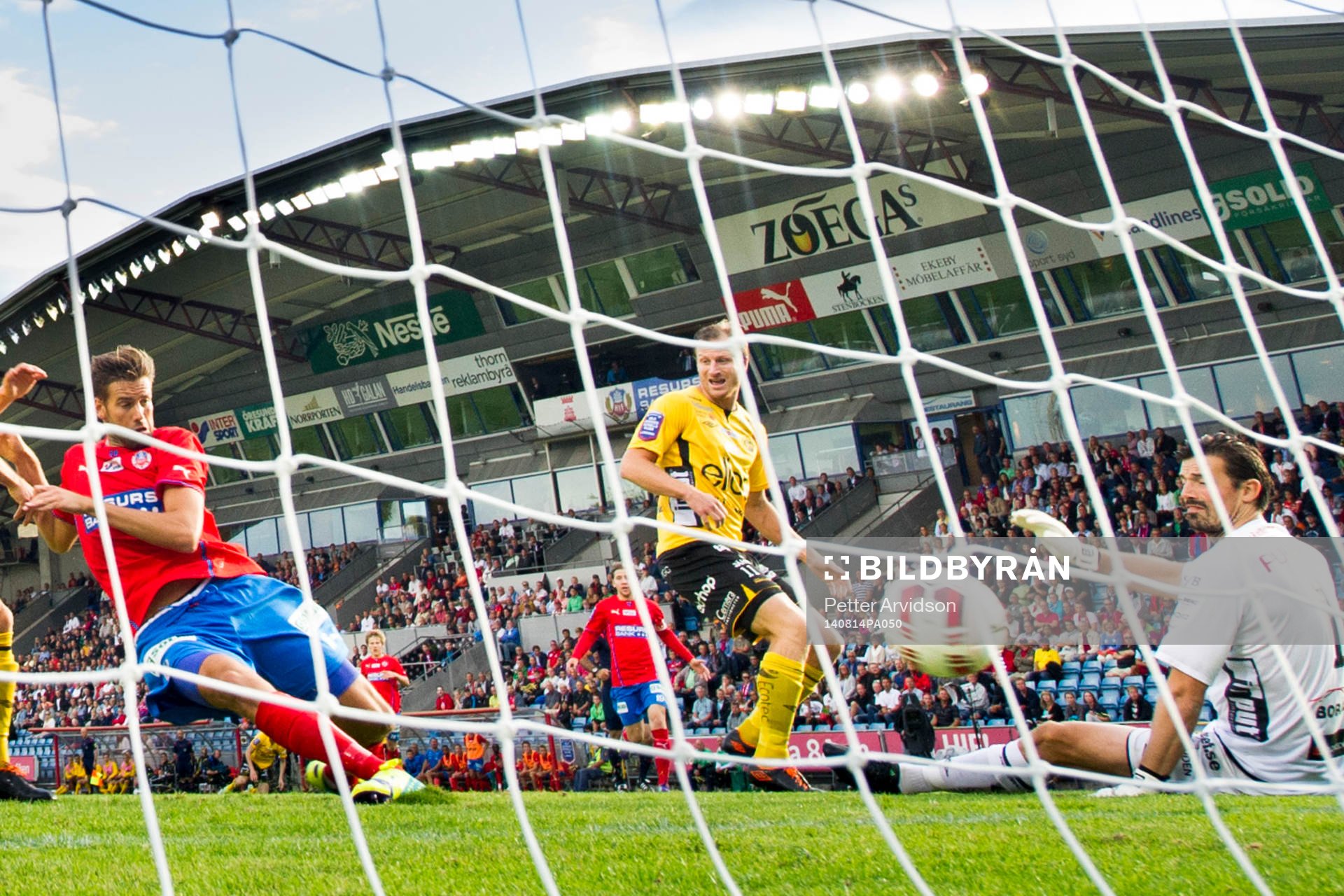 Helsingborgs Mikael Dahlberg gör 1-0 bakom Elfsborgs