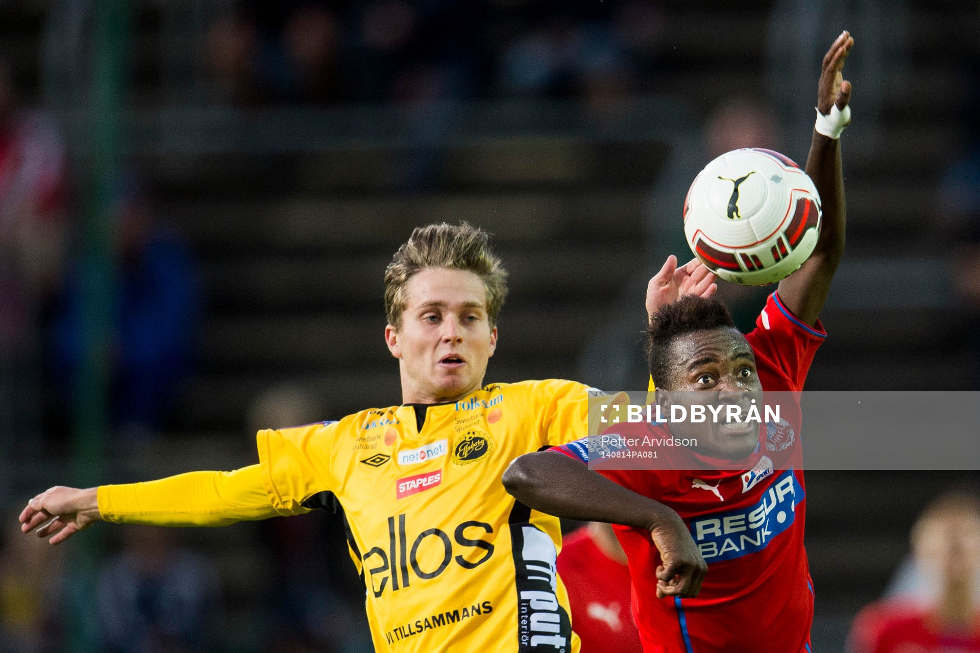 Elfsborgs Adam Lundqvist och Helsingborgs David Accam