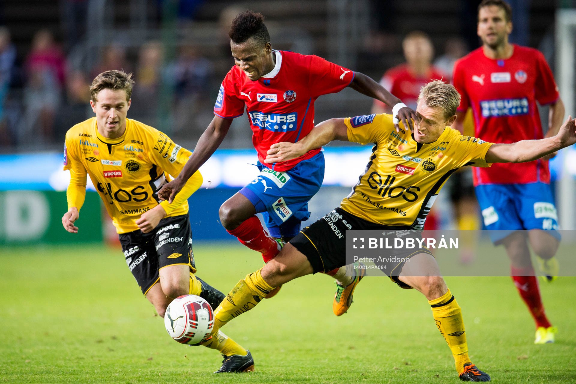 Helsingborgs David Accam tar sig förbi Elfsborgs Adam