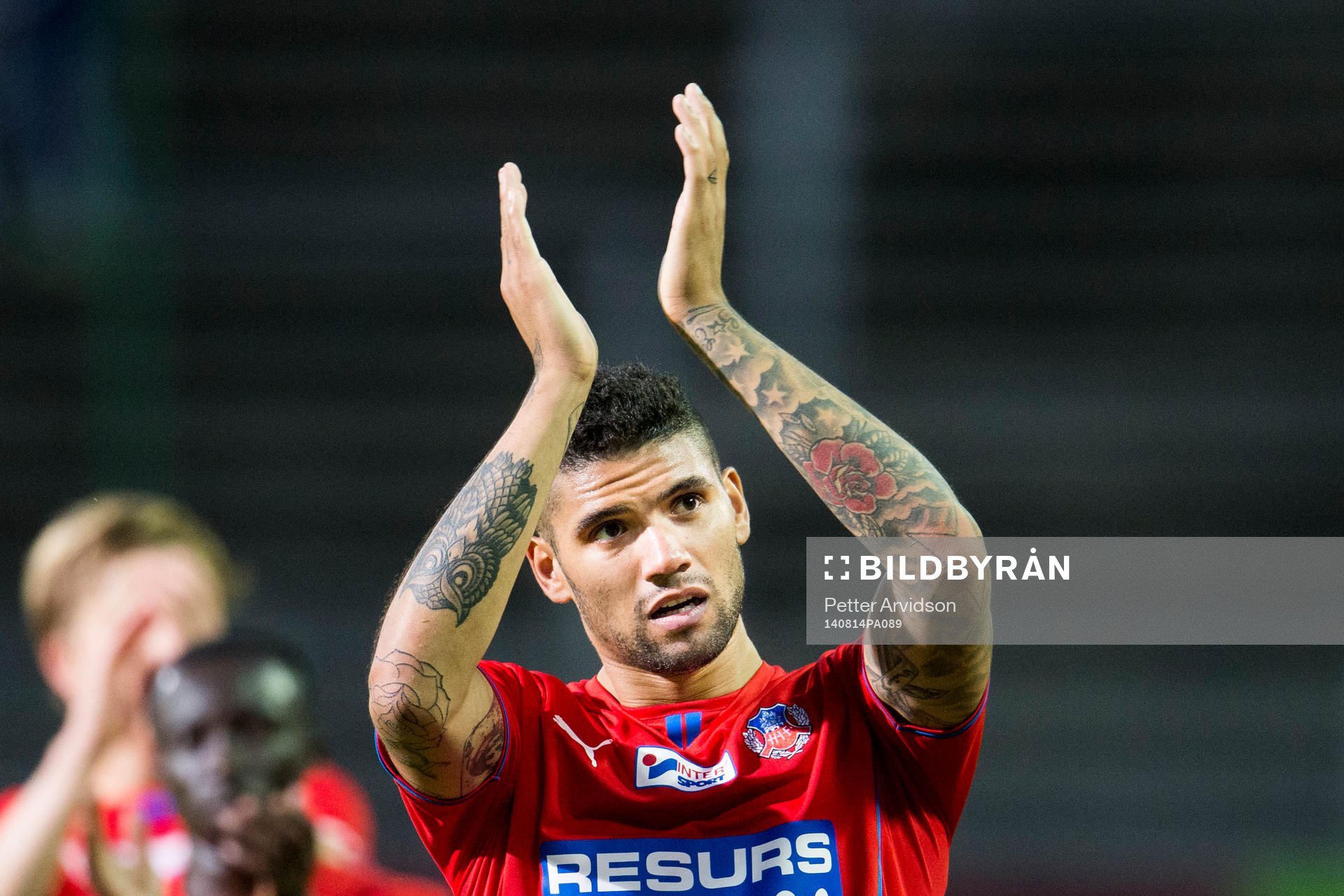 Helsingborgs Victor Palsson tackar publiken