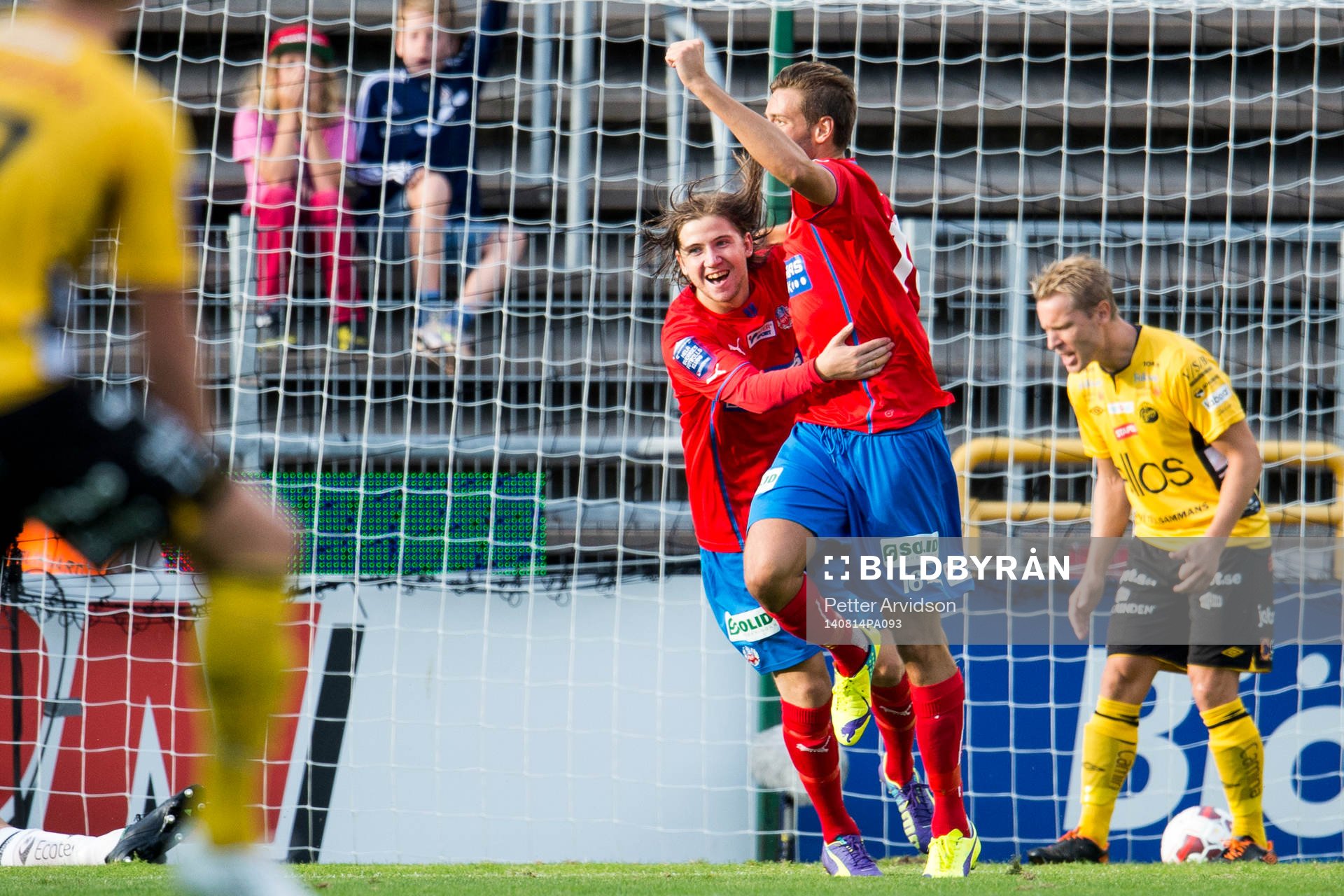 Helsingborgs Darijan Bojanic och Mikael Dahlberg jublar