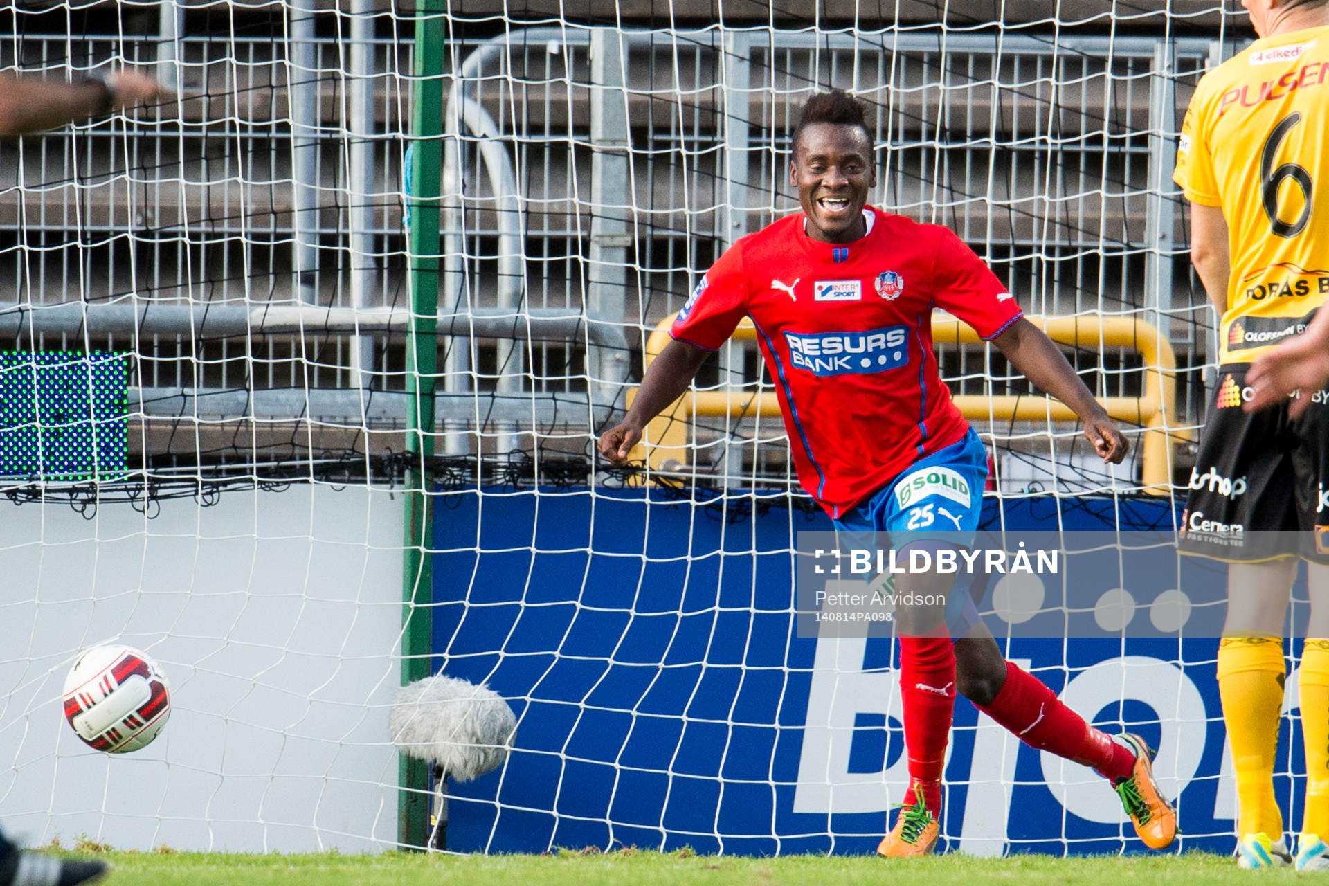 Helsingborgs David Accam jublar