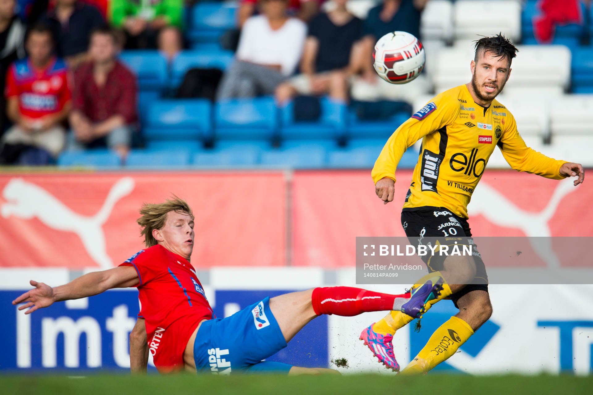 Elfsborgs Mikkel Beckmann slår inlägg och Helsingborgs