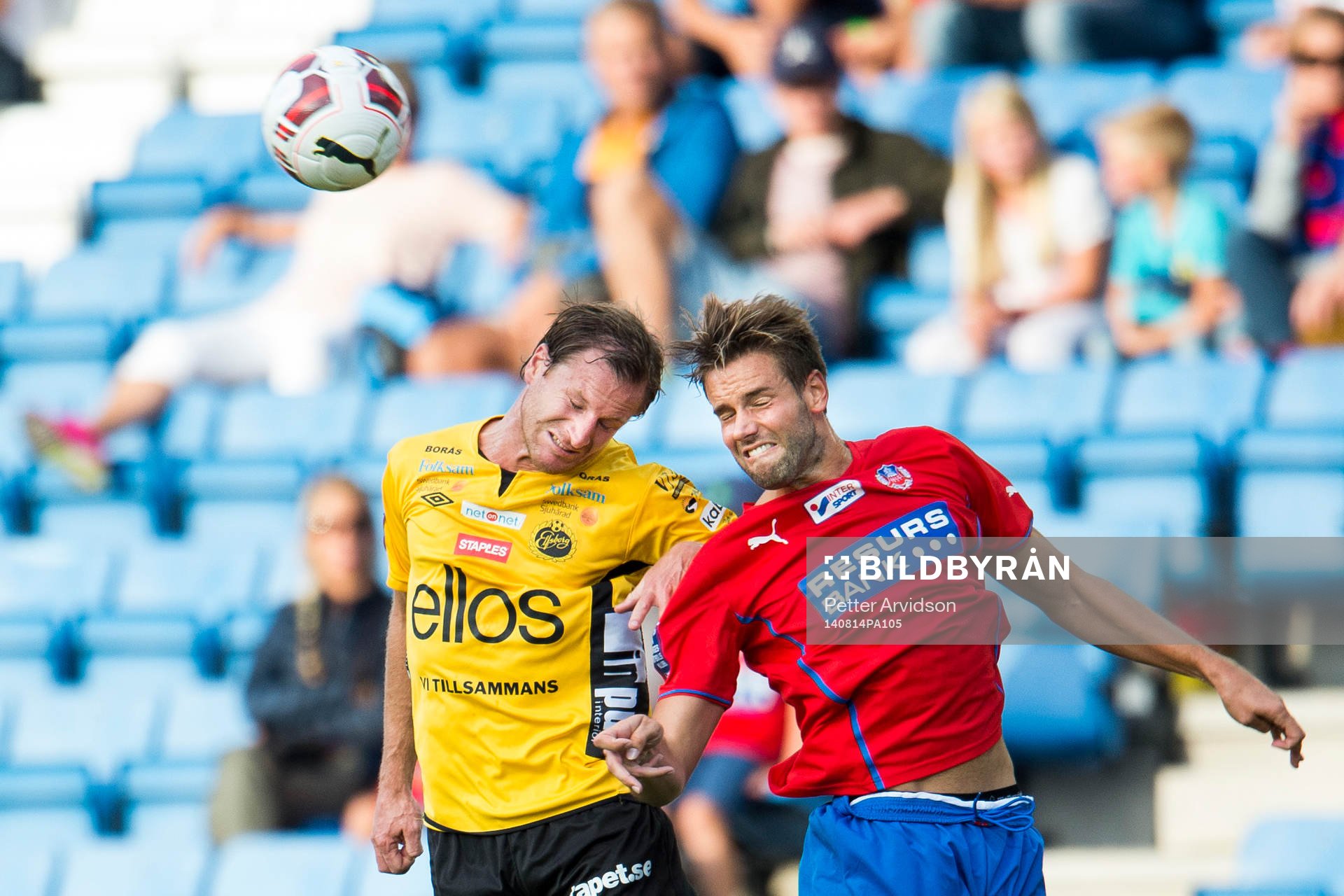 Elfsborgs Daniel Mobaeck i nickduell med Helsingborgs