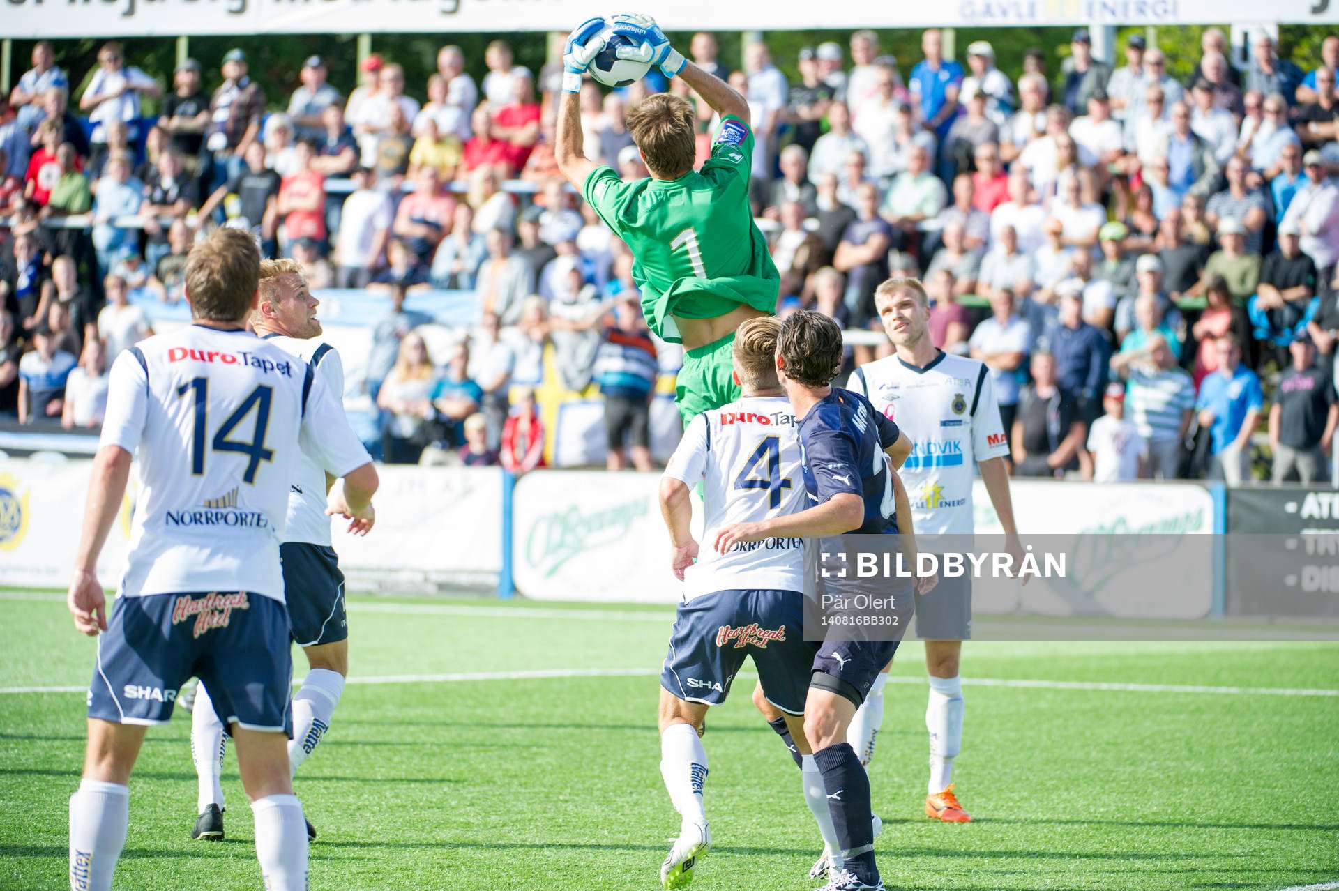 Gefles målvakt Emil Hedvall räddar en hörna