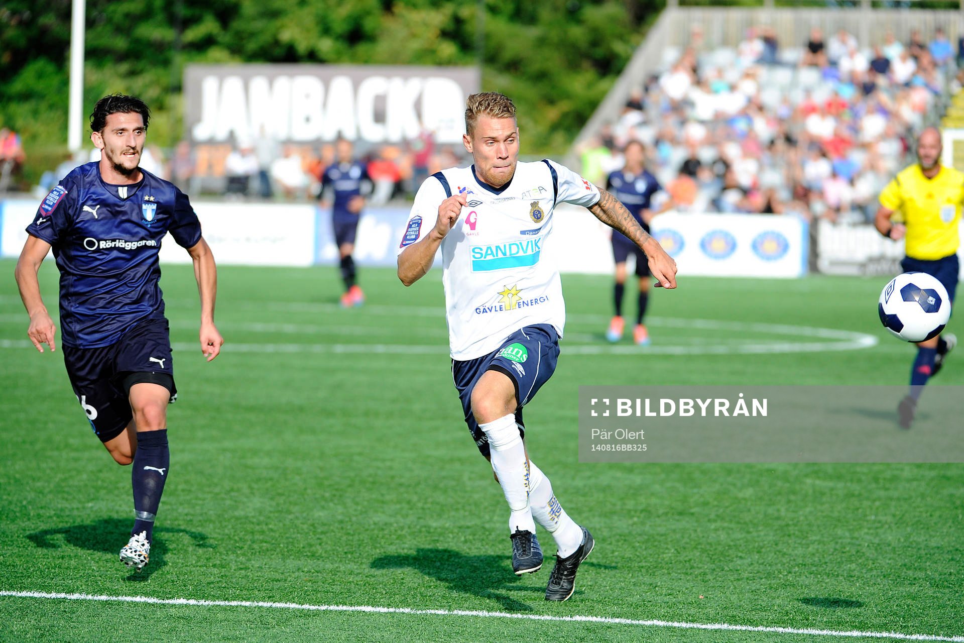 Malmö FFs Agon Mehmeti jagar Gefles David Fällman