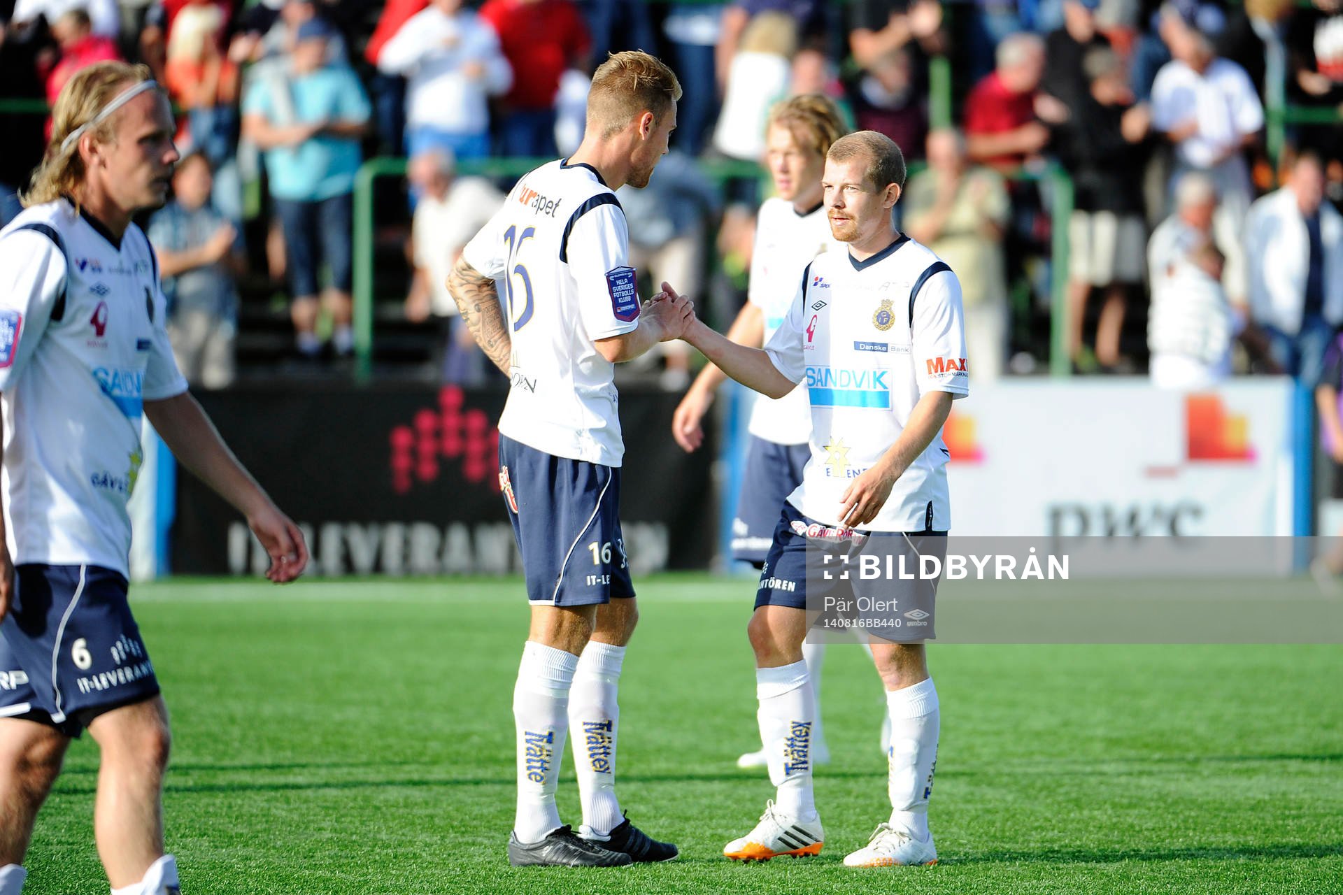 Gefles David Fällman och Jonas Lantto tackar varandra