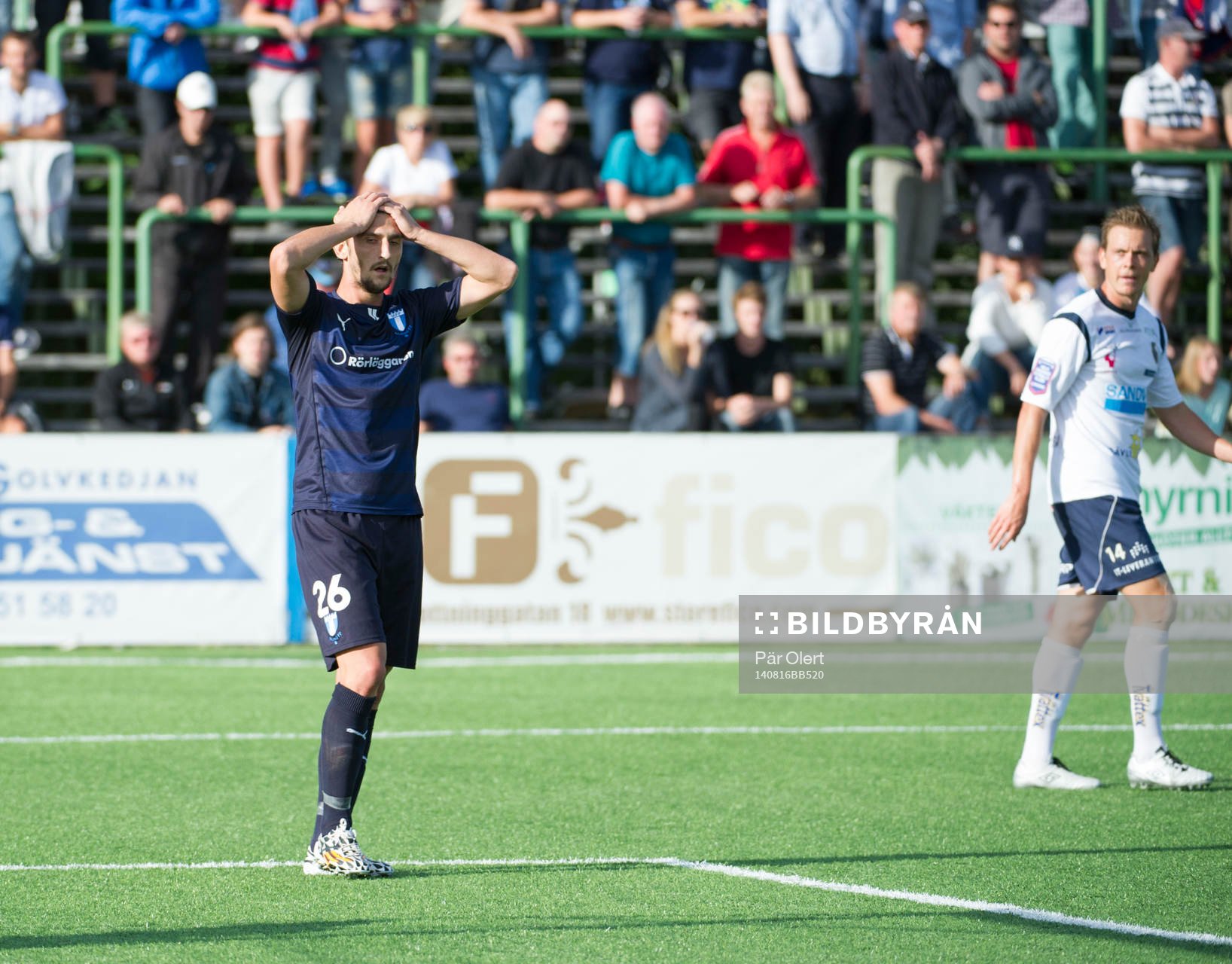 Malmö FFs Agon Mehmeti deppar