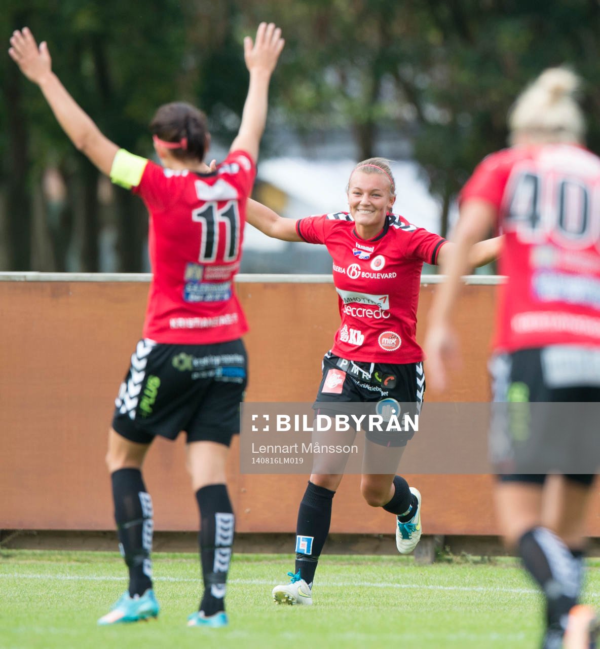 Kristianstads Olivia Welin har gjort 1-0 i matchen i