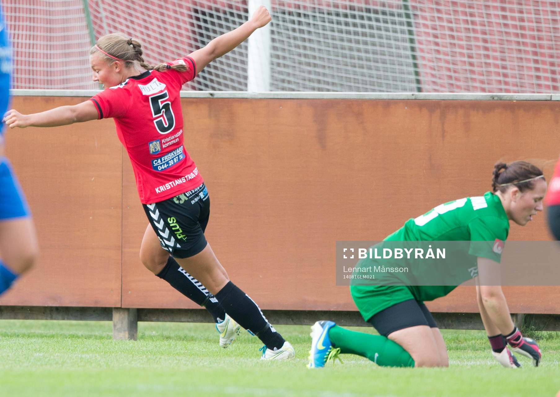 Kristianstads Olivia Welin har gjort 1-0 i matchen i