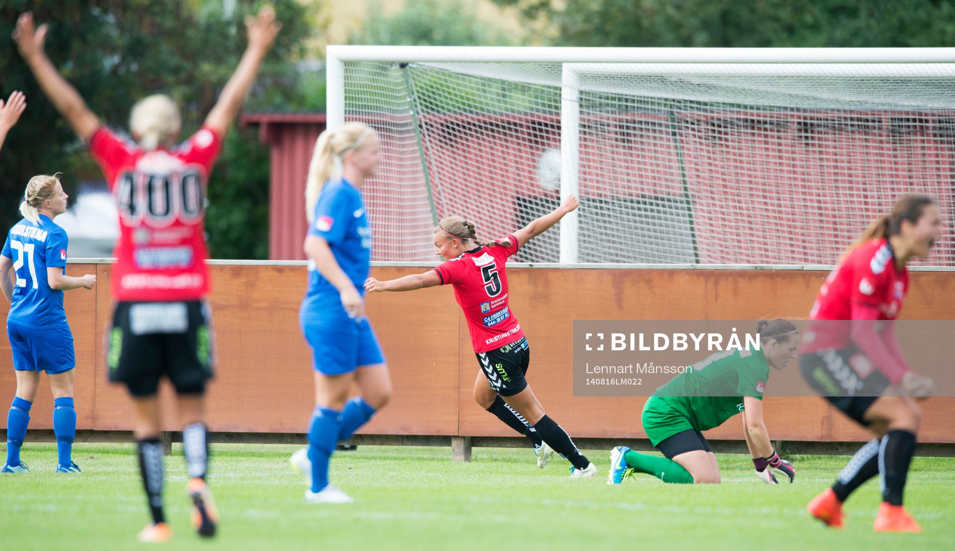Kristianstads Olivia Welin har gjort 1-0 i matchen i