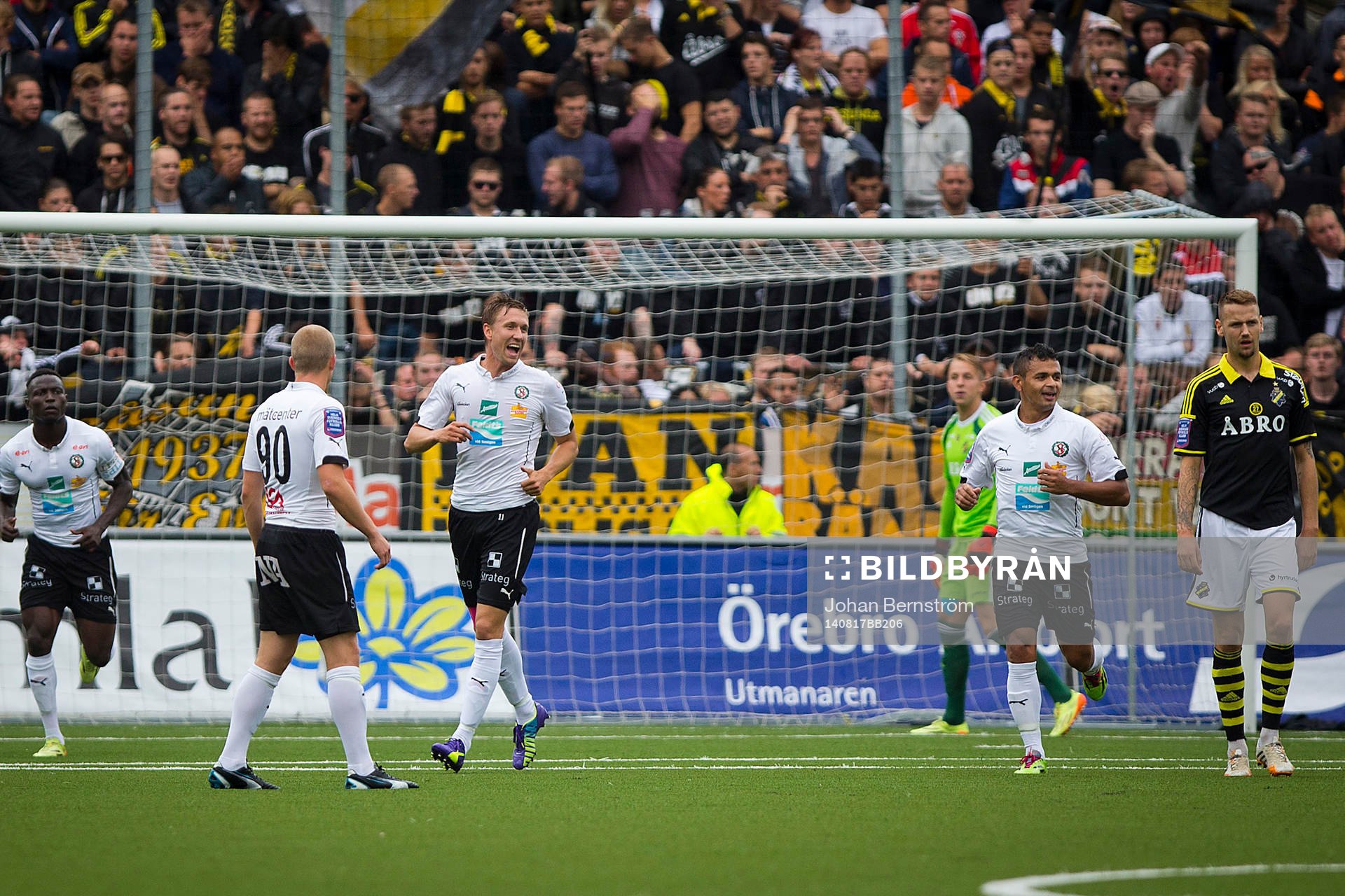 Örebros Marcus Pode gör 2-0 och jublar  med i Allsvenskan