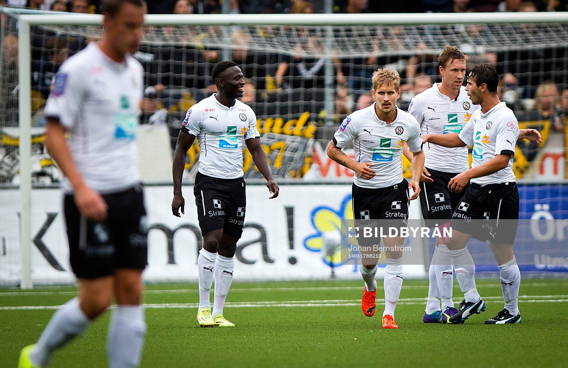Örebros Marcus Pode gör 2-0 och jublar