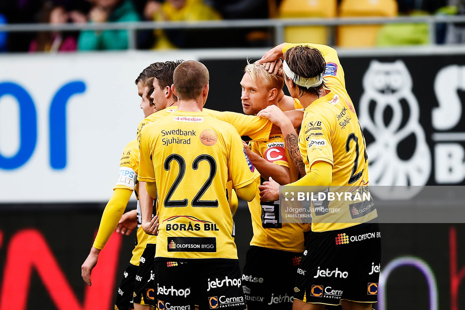 Elfsborgs spelare jublar efter att Johan Larsson har gjort 1-0 under fotbollsmatchen i Allsvenskan mellan Elfsborg och Kalmar den 17 augusti 2014 i Borås.