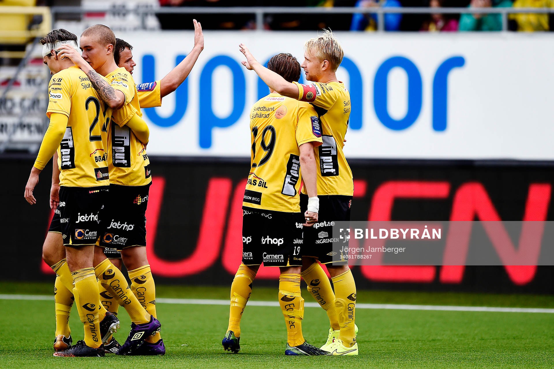 Elfsborgs spelare jublar efter att Johan Larsson har gjort 1-0 under fotbollsmatchen i Allsvenskan mellan Elfsborg och Kalmar den 17 augusti 2014 i Borås.