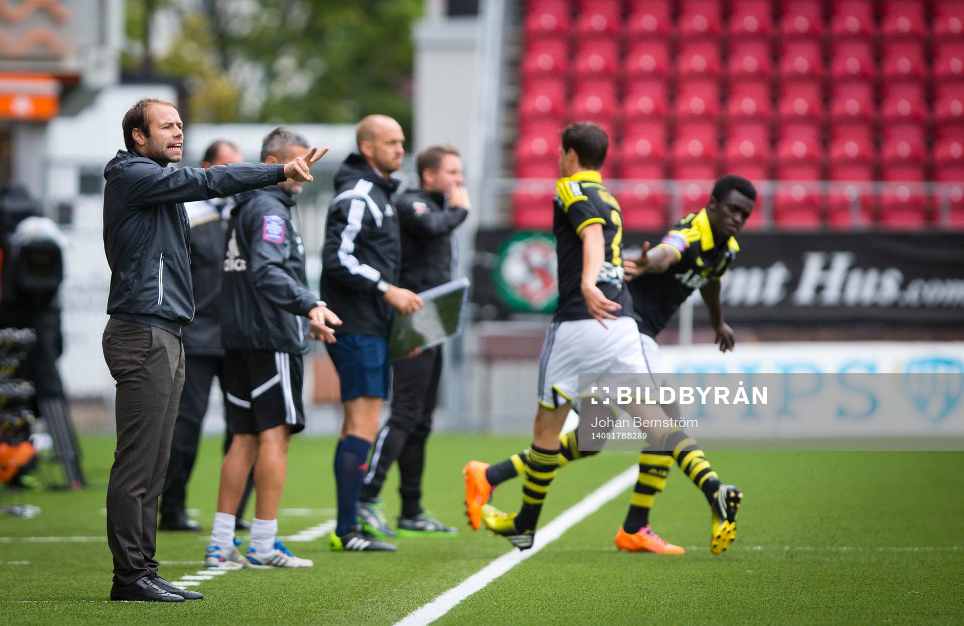 s tränare Andreas Alm i Allsvenskan mellan Örebro och AIK