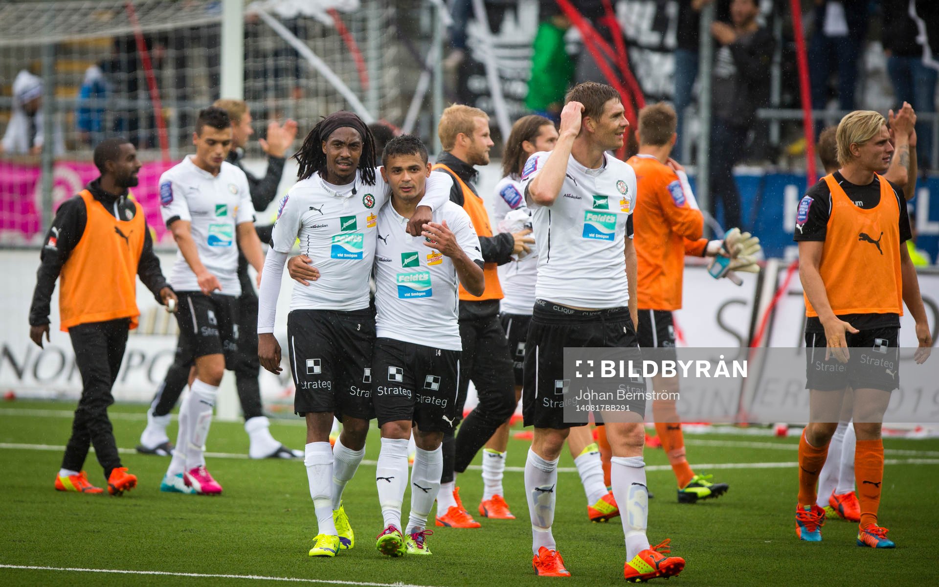 Örebros spelare jublar