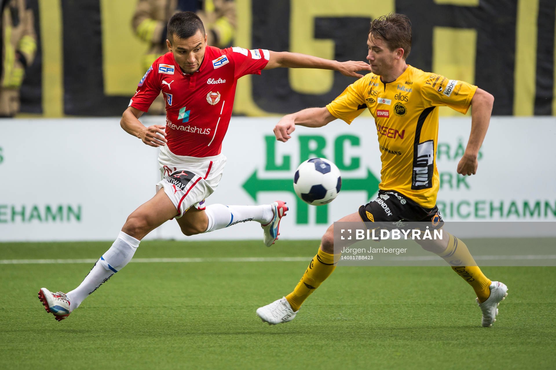 Kamp mellan Kalmars Emin Nouri och Elfsborgs Marcus Rohdén