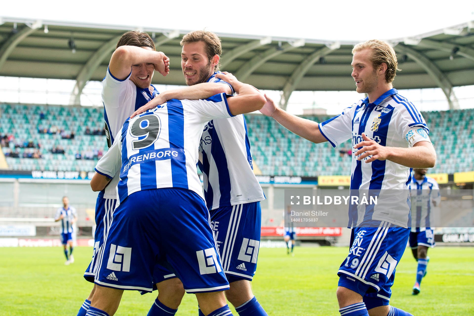 IFK Göteborgs Lasse Vibe jublar tillsammans med Martin Smedberg Dalence, Emil Salomonsson och Gustav Engvall efter att ha gjort 2-0 under fotbollsmatchen i Allsvenskan mellan IFK Göteborg och Brommapojkarna den 17 april 2014 i Göteborg.