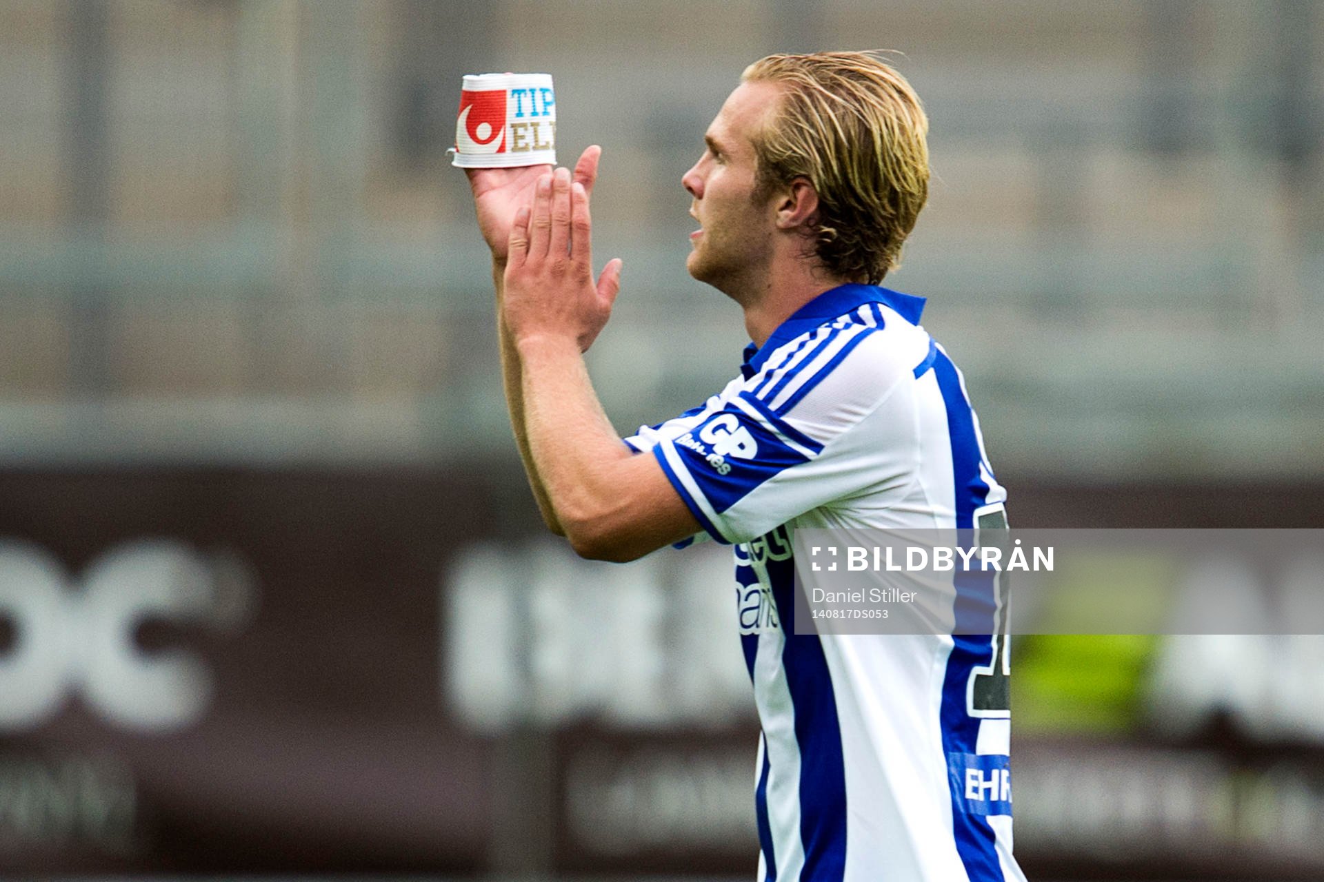 IFK Göteborgs Gustav Engvall tackar publiken