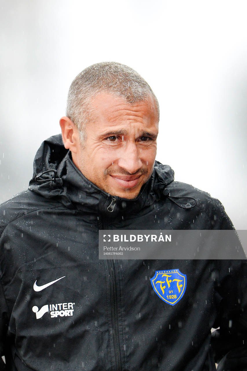 Falkenbergs tränare Henrik Larsson
