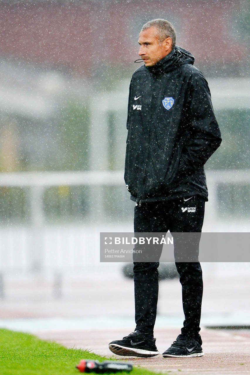 Falkenbergs tränare Henrik Larsson