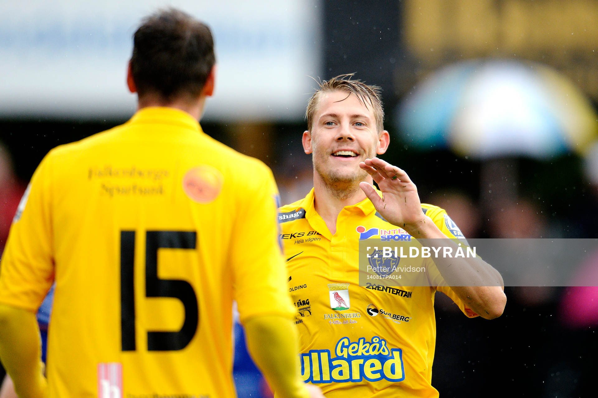 Falkenbergs Patrik Ingelsten (th) jublar