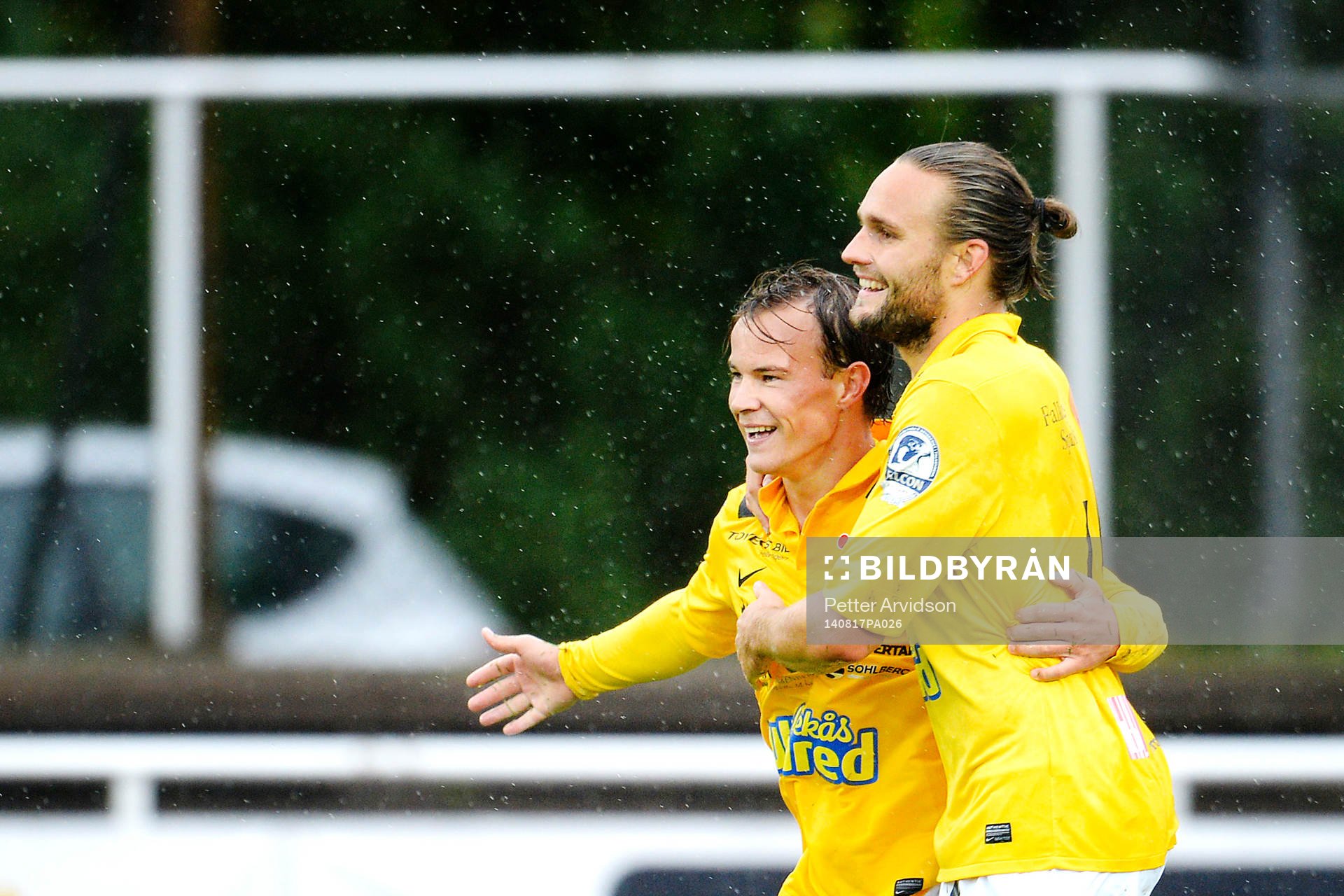 Falkenbergs Anton Wede (tv) gör 3-0 och jublar med