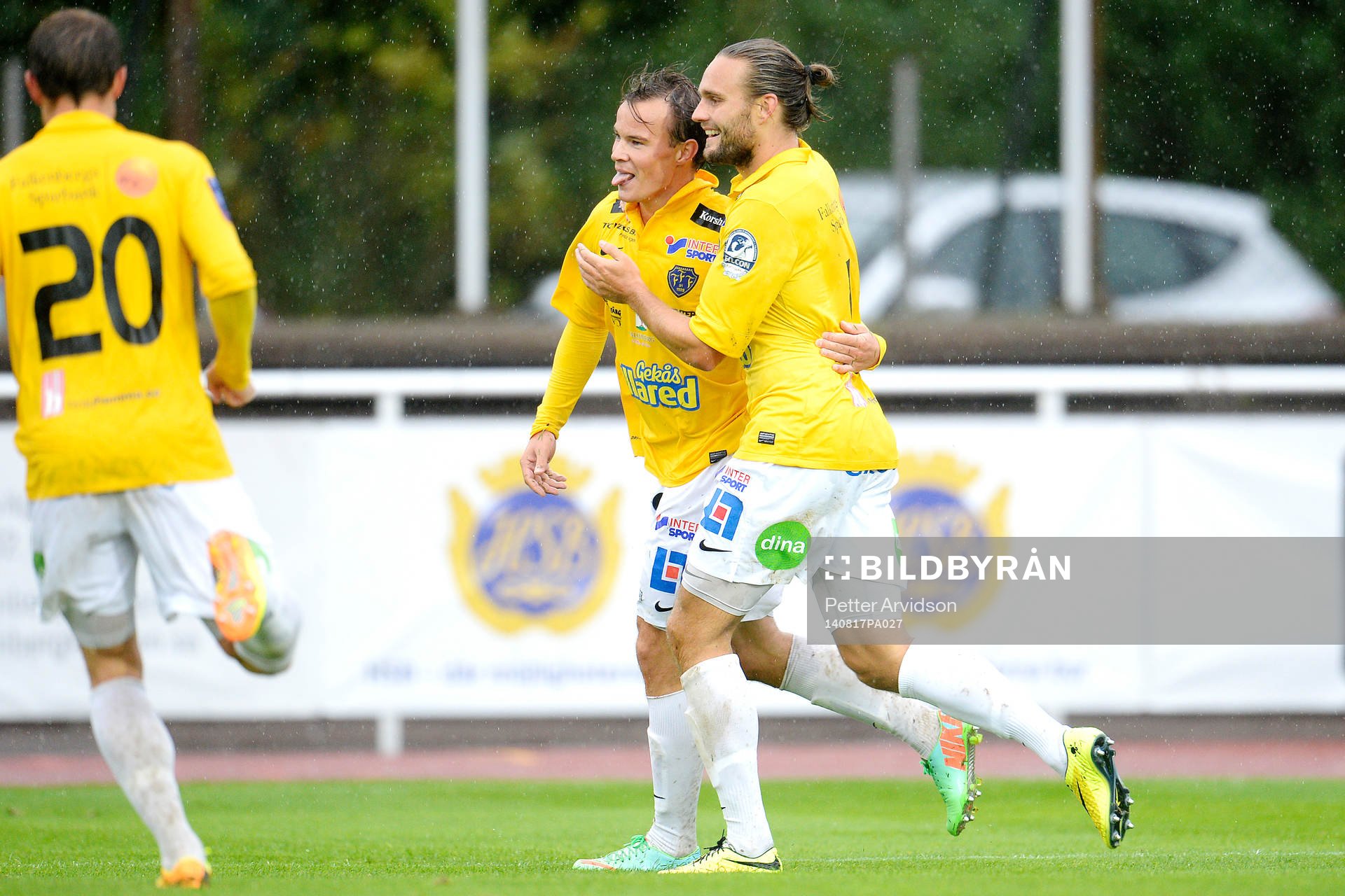 Falkenbergs Anton Wede gör 3-0 och jublar med Johannes Vall