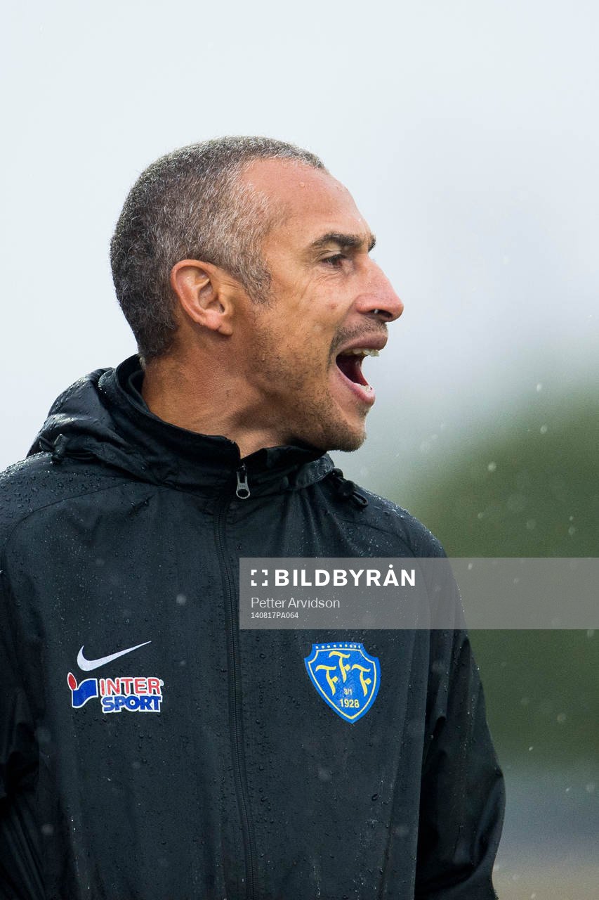Falkenbergs tränare Henrik Larsson