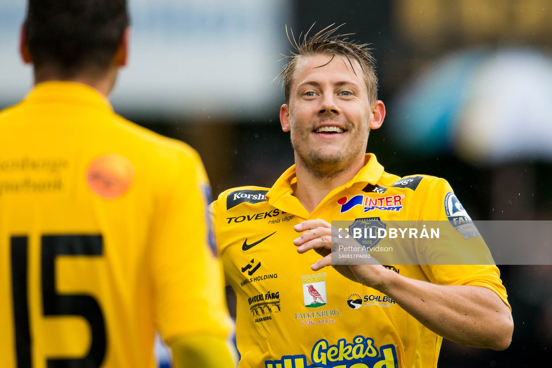 Falkenbergs Patrik Ingelsten (th) jublar
