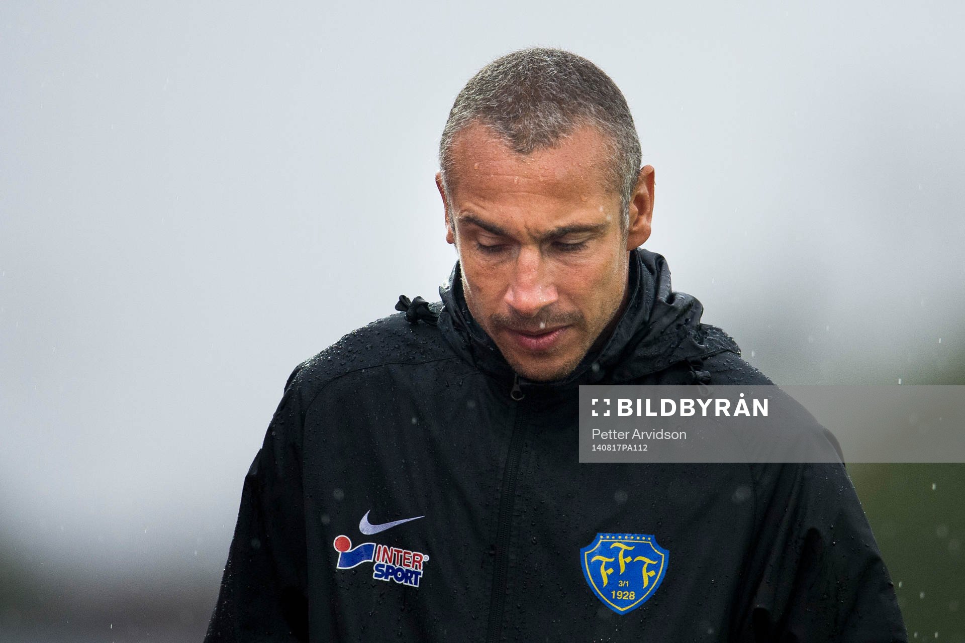 Falkenbergs tränare Henrik Larsson deppar