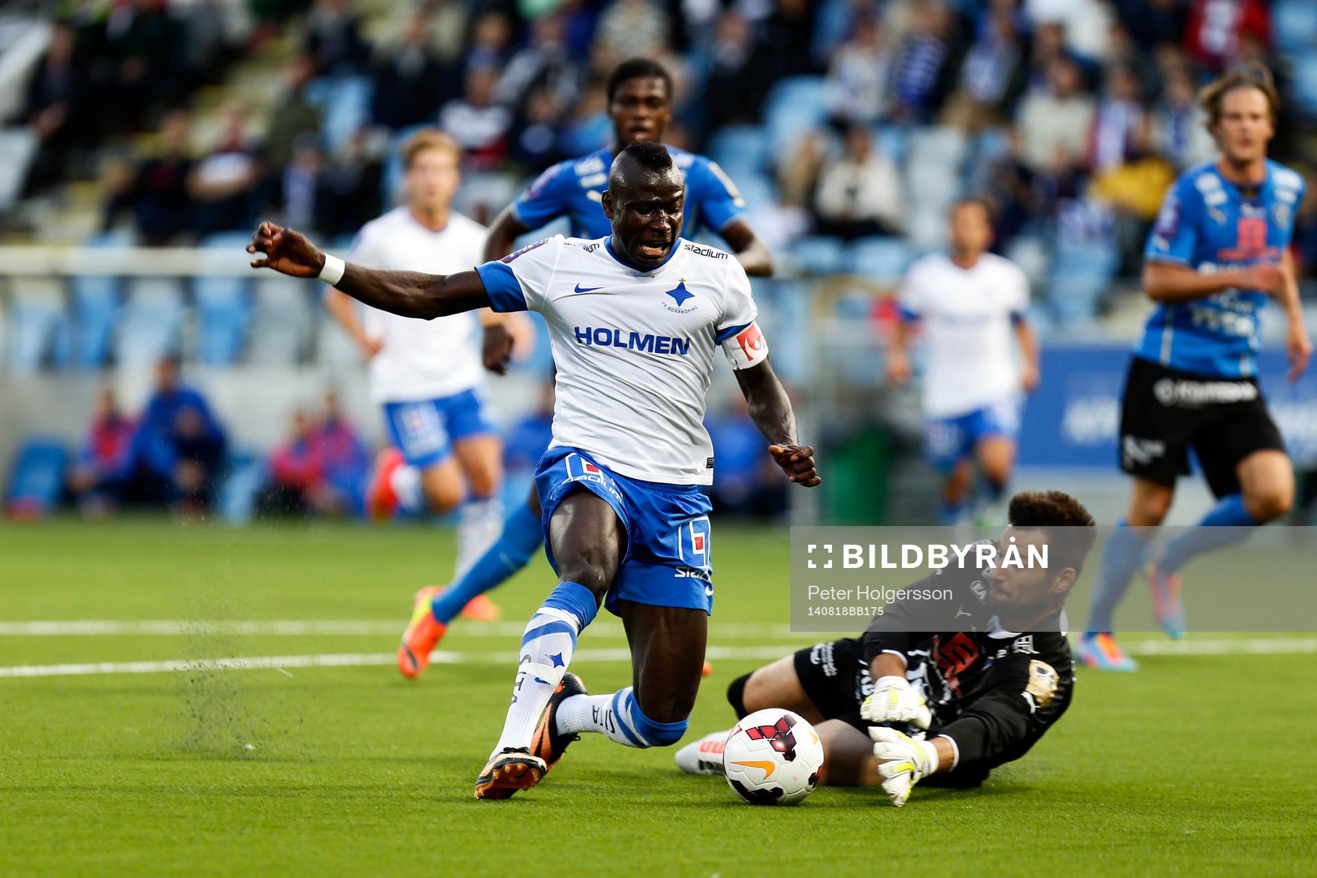 Norrköpings Alhaji Kamara i friläge med Halmstads