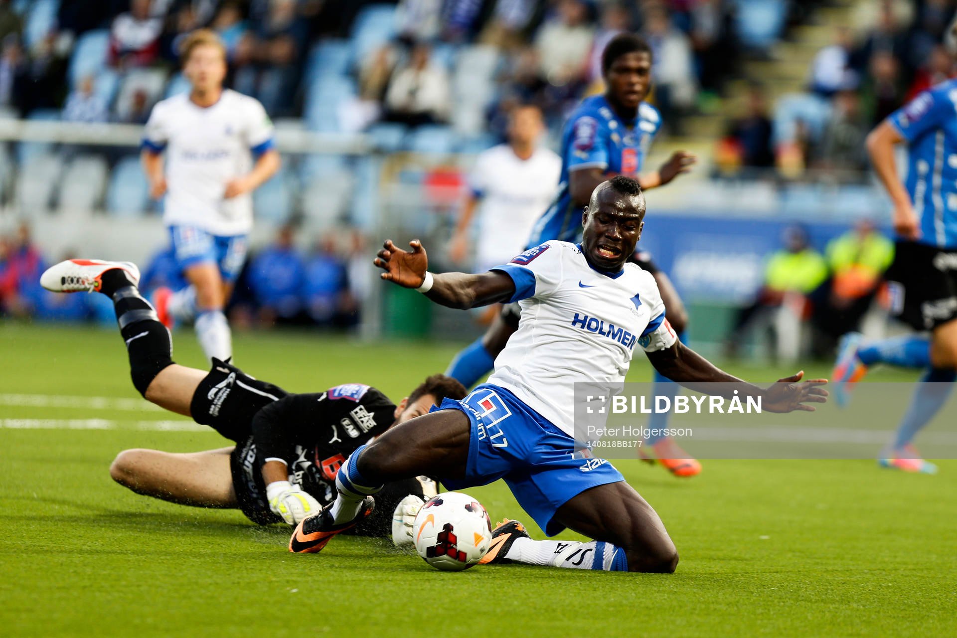 Norrköpings Alhaji Kamara i friläge med Halmstads
