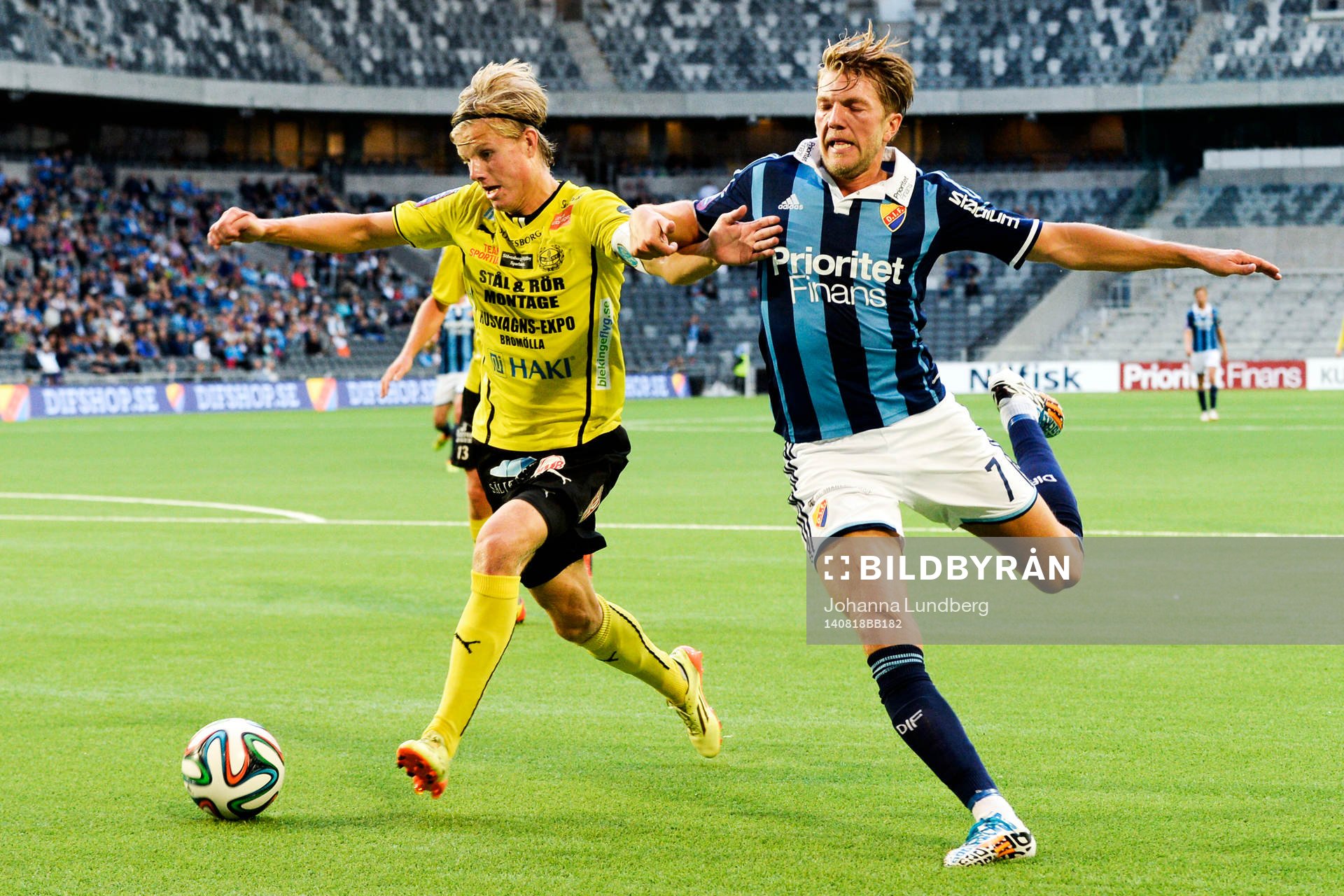Mjällbys Eric Björkander och Djurgårdens Martin Broberg