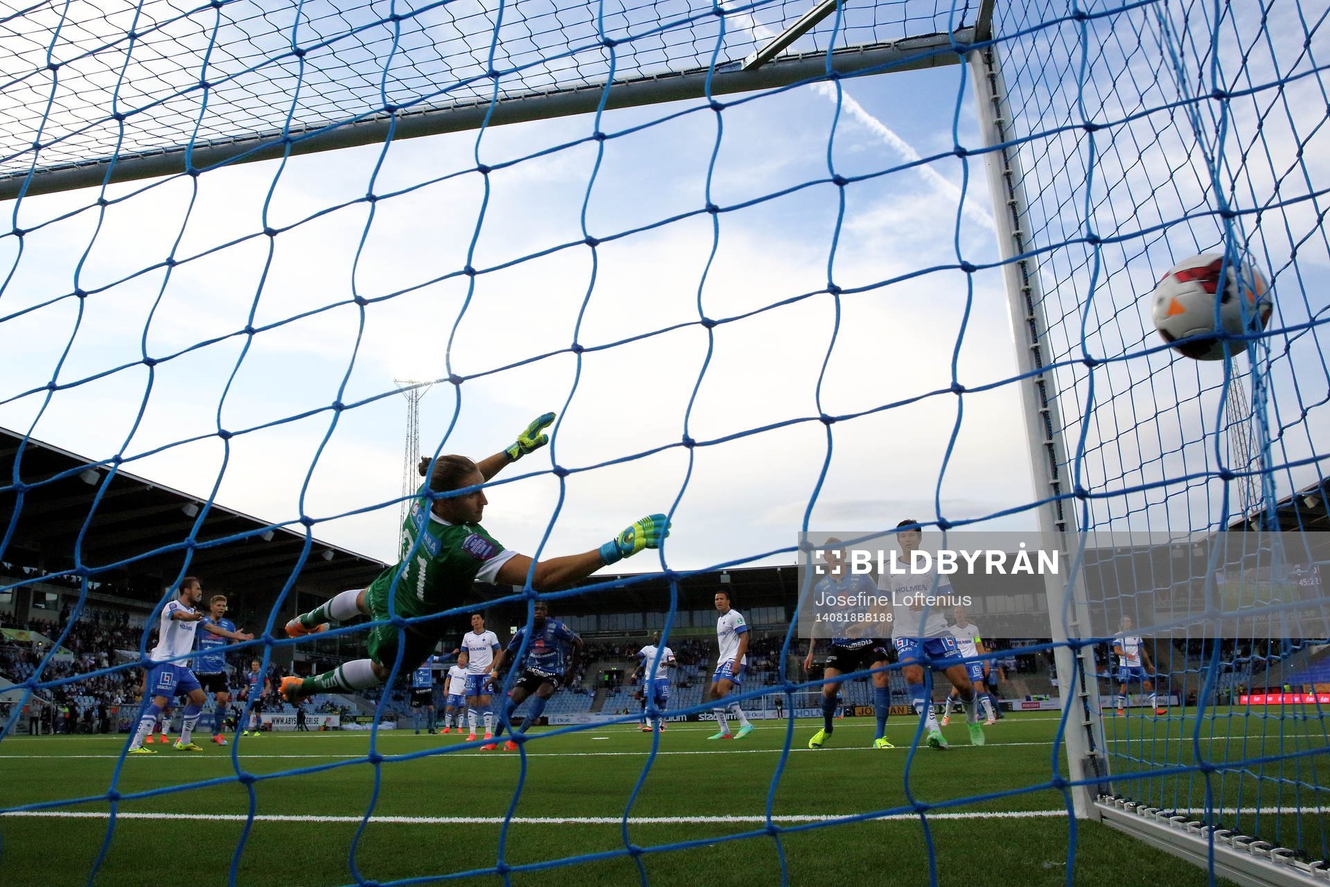 Norrköpings målvakt David Mitov Nilsson släpper in mål